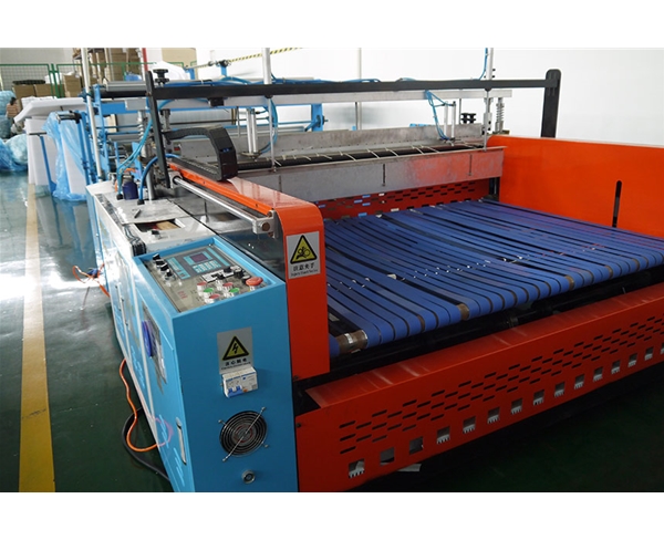 珍(zhēn)珠棉加工(gong)車間