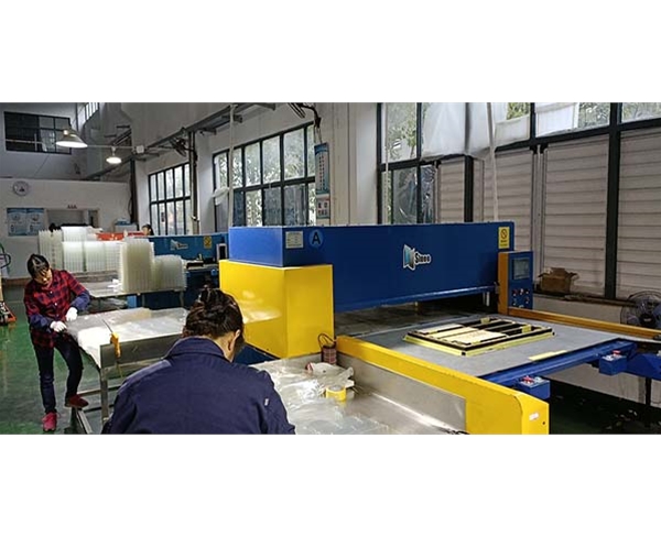 吸塑車(chē)間一角