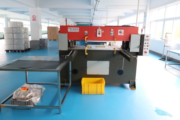 吸塑包(bao)裝生産車間