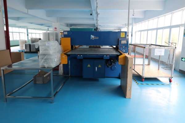 吸(xi)塑包裝生産車間(jian)