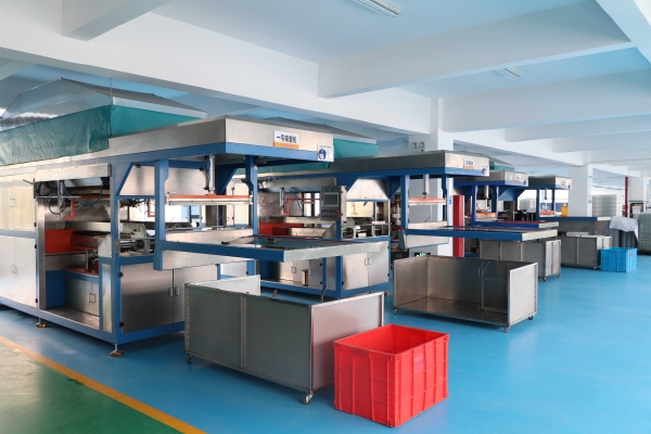 吸塑包(bāo)裝生産車(che)間