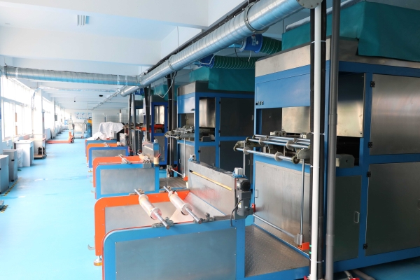 吸塑包(bāo)裝生産車(chē)間