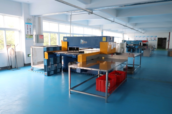 吸塑包(bāo)裝生産車(chē)間