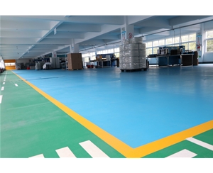 吸塑包裝生産(chǎn)車間